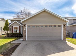 752 48th St S, Fargo, ND 58103