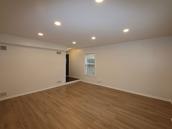 3rd image of 503 E Valley Ln