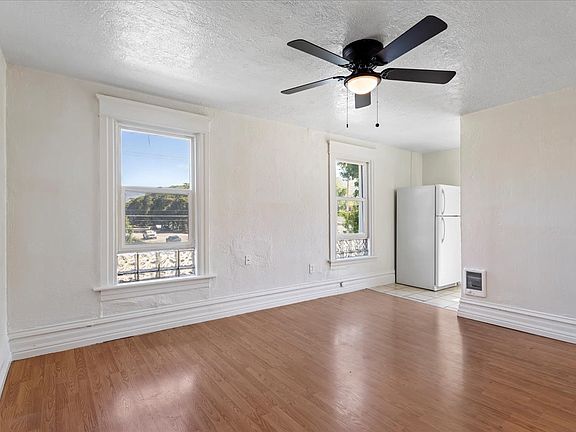 3rd image of 685 27th St APT 4