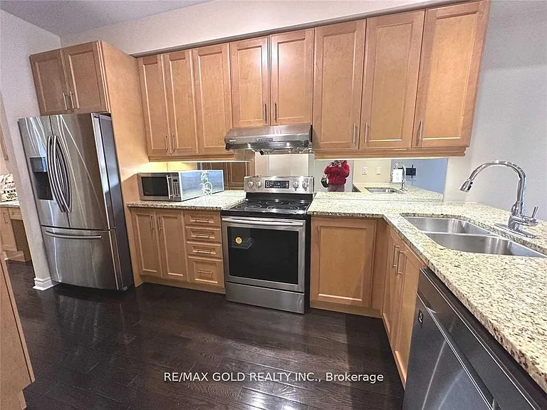 471 Meadowridge Ct — Photo 14