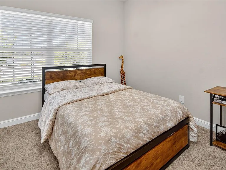 15536 Halstead Ln — Photo 7