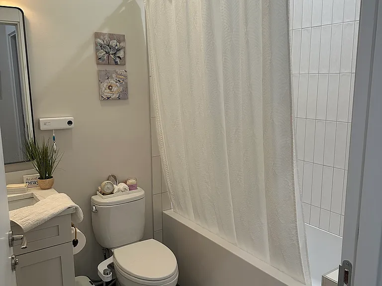 4939 N Damen Ave #201 — Photo 5