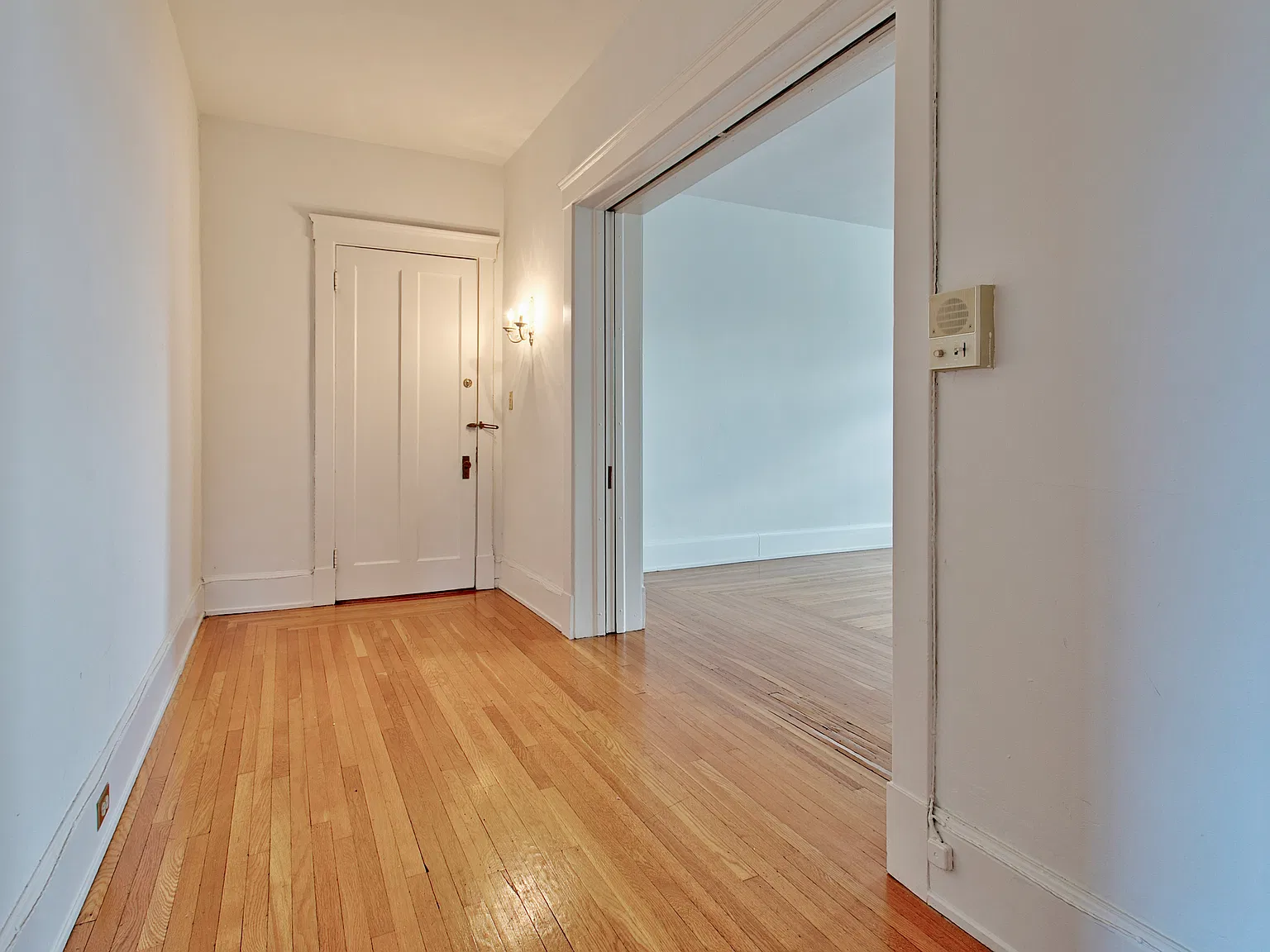 2 bed, 2200 sqft, $1,995 — Photo 2