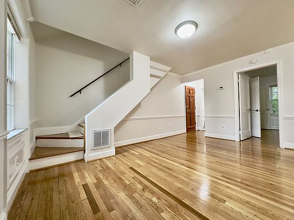 2nd image of 819 S Alfred St #4