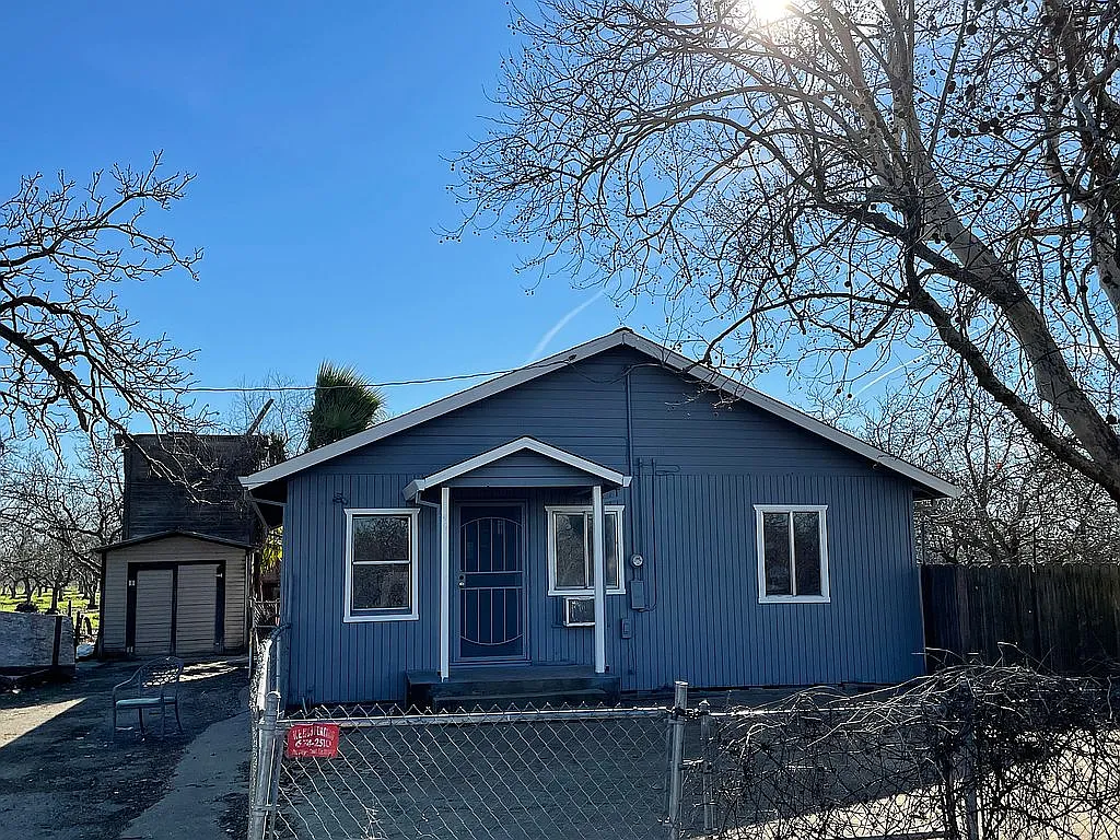 494 Oswald Rd photo 1