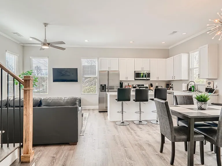 885 Hubbard St SW — Photo 6