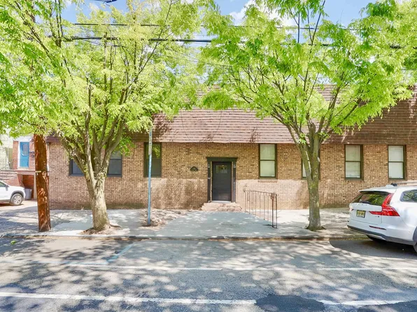 118 Leonard Street image 1 of 25