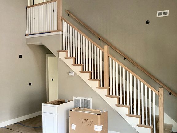 3rd image of 103 Canyon Pl