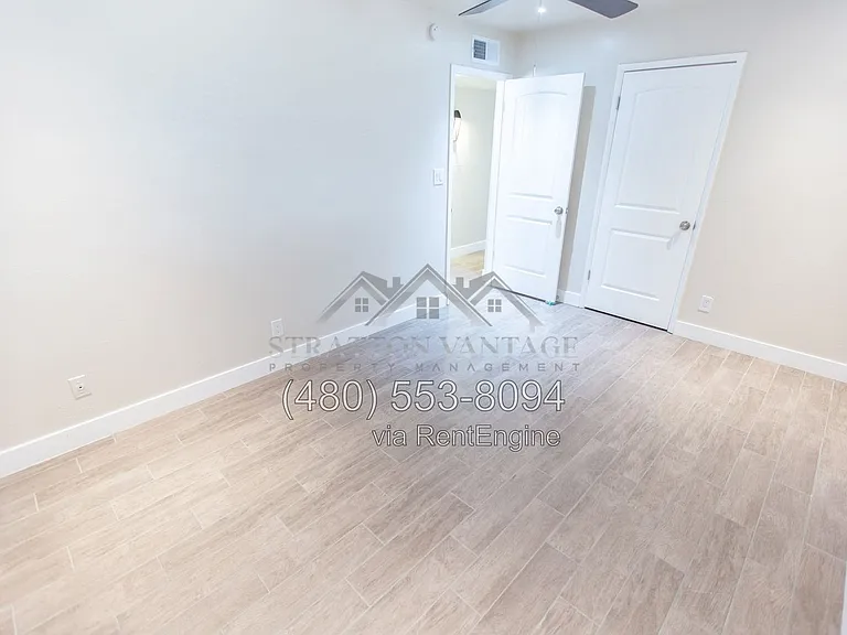2533 E Blanche Dr — Photo 16