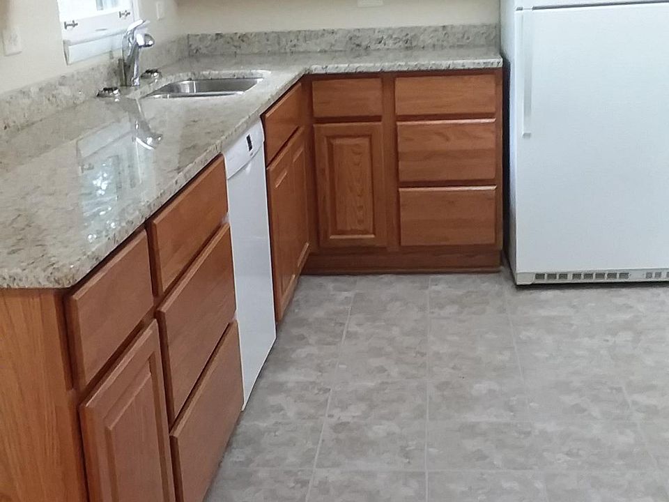 2nd image of 405 Pierson St #407