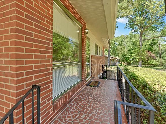 4th image of 60 Kelsey Dr