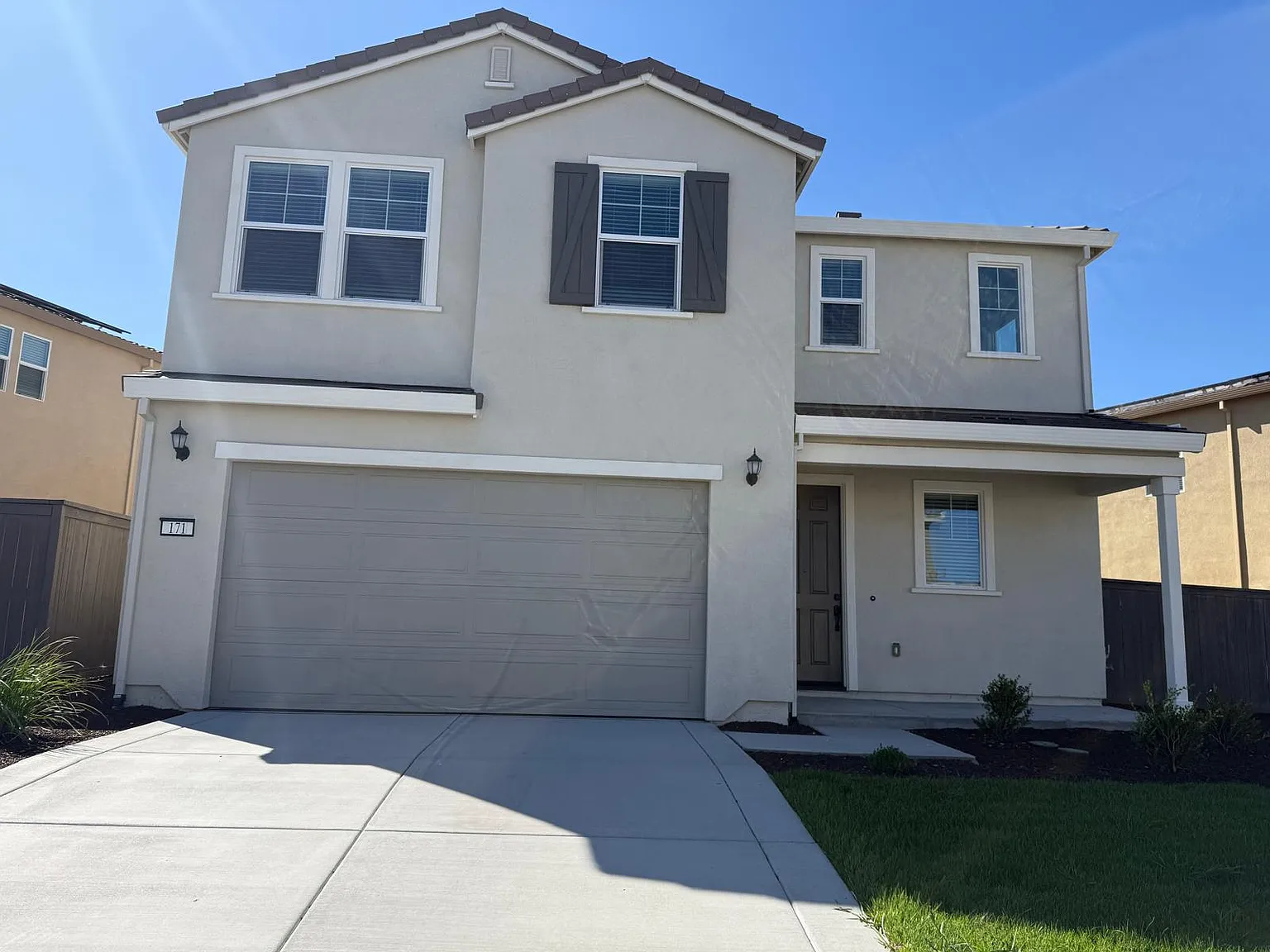 4 bed, 3.5 bath, 2107 sqft, $3,190 — Photo 2