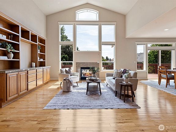 3rd image of 4006 33rd Street NE