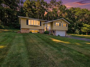 527 Peerless Rd, Belleville, WI 53508