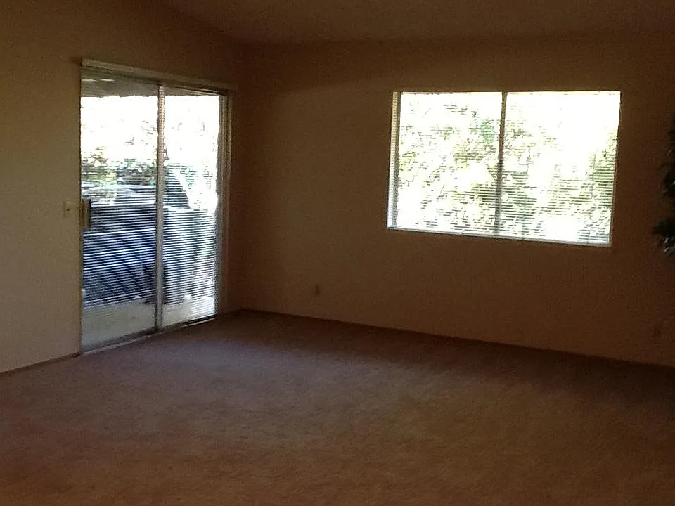 Building Photo - 1632 Safari Ct