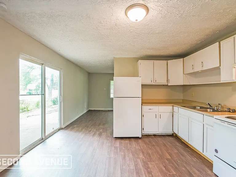 9226 E 36th Pl — Photo 5