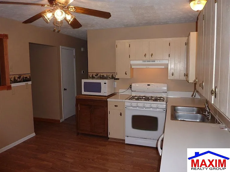 10909 Leavenworth St — Photo 3