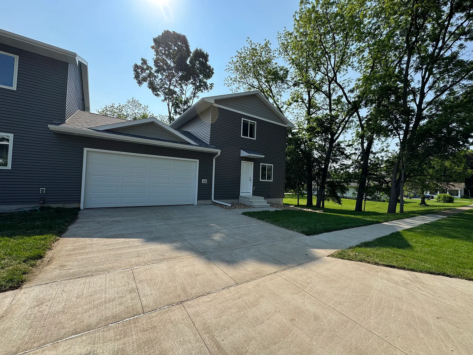 1 bed, 2.5 bath, 1400 sqft, $635 — Photo 1