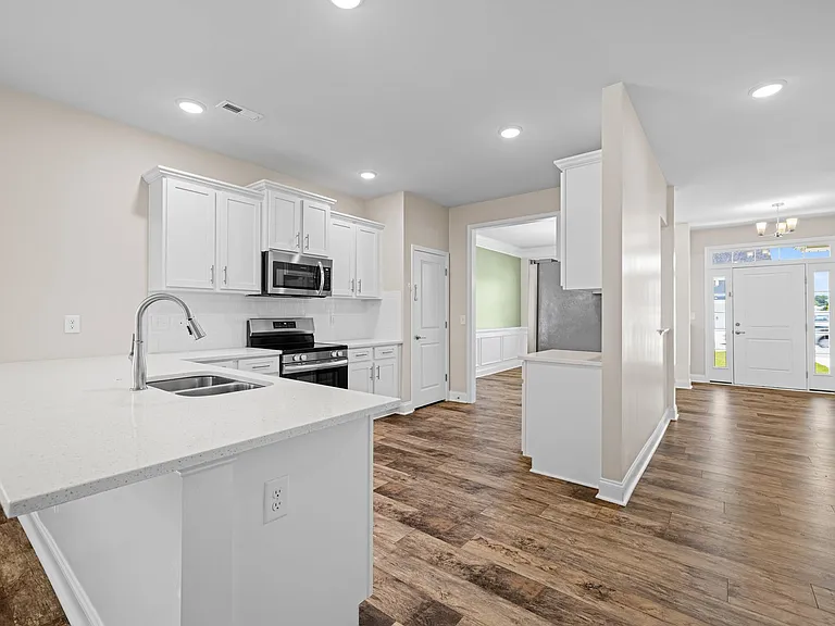 713 Greenwich Pl — Photo 8
