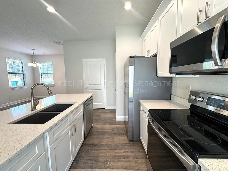 2861 Mayer St — Photo 10