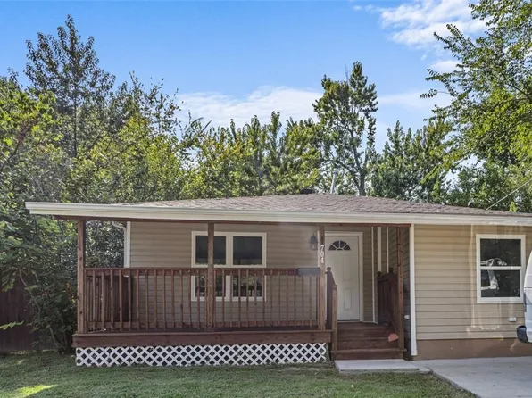 704 Geneva St, Springdale, AR 72762