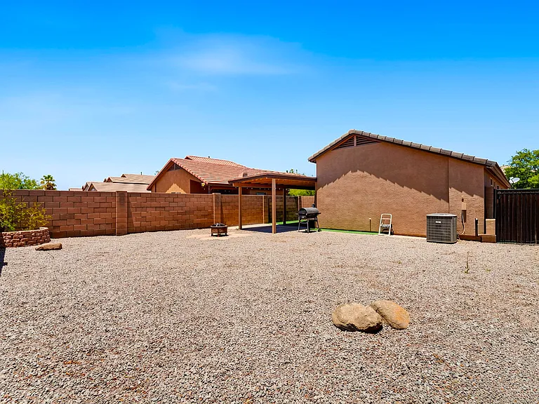 42551 W Hillman Dr — Photo 34