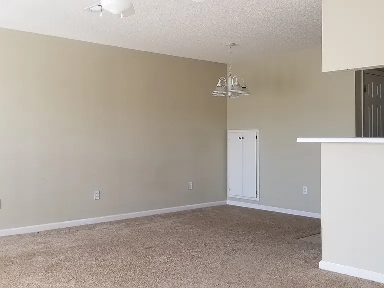 121 Woodberry Dr — Photo 3