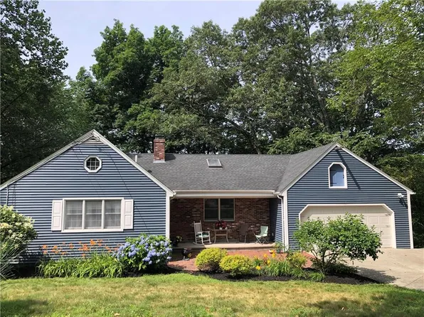 2 Marywood Ln, Cumberland, RI 02864