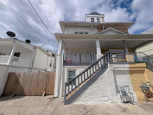 16 N Iowa Ave Photo 1