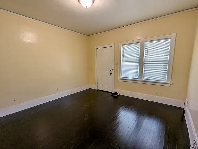 1304 W Ring St #1 — Photo 11
