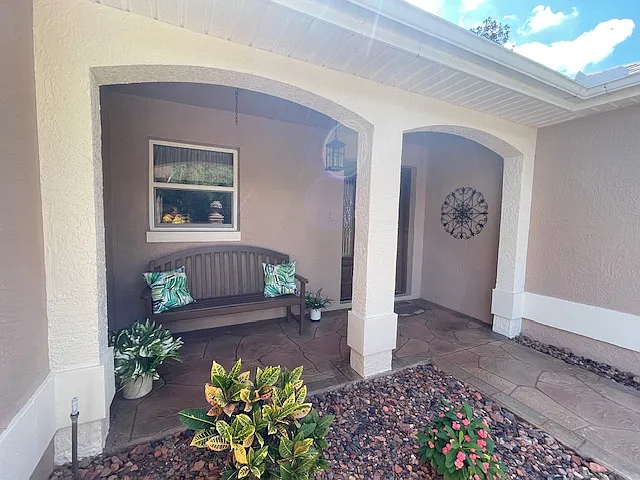 Designer Home With Private Pool And Golf Cart On Golf Course — Photo 3