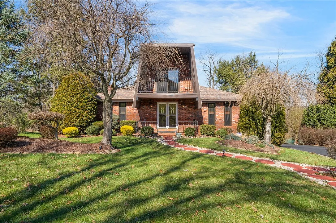 814 Golfview Dr photo 1