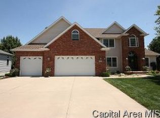 338 Winter Park Dr, Chatham, IL 62629