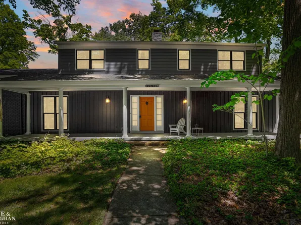 22636 King Richard Ct, Beverly Hills, MI 48025