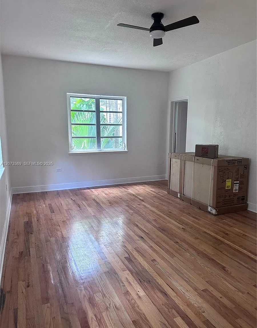 1560 Jefferson Ave Condo — Photo 3