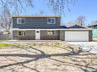 105 N Needles Dr, Brandon, SD 57005