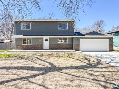 105 N Needles Dr, Brandon, SD, 57005
