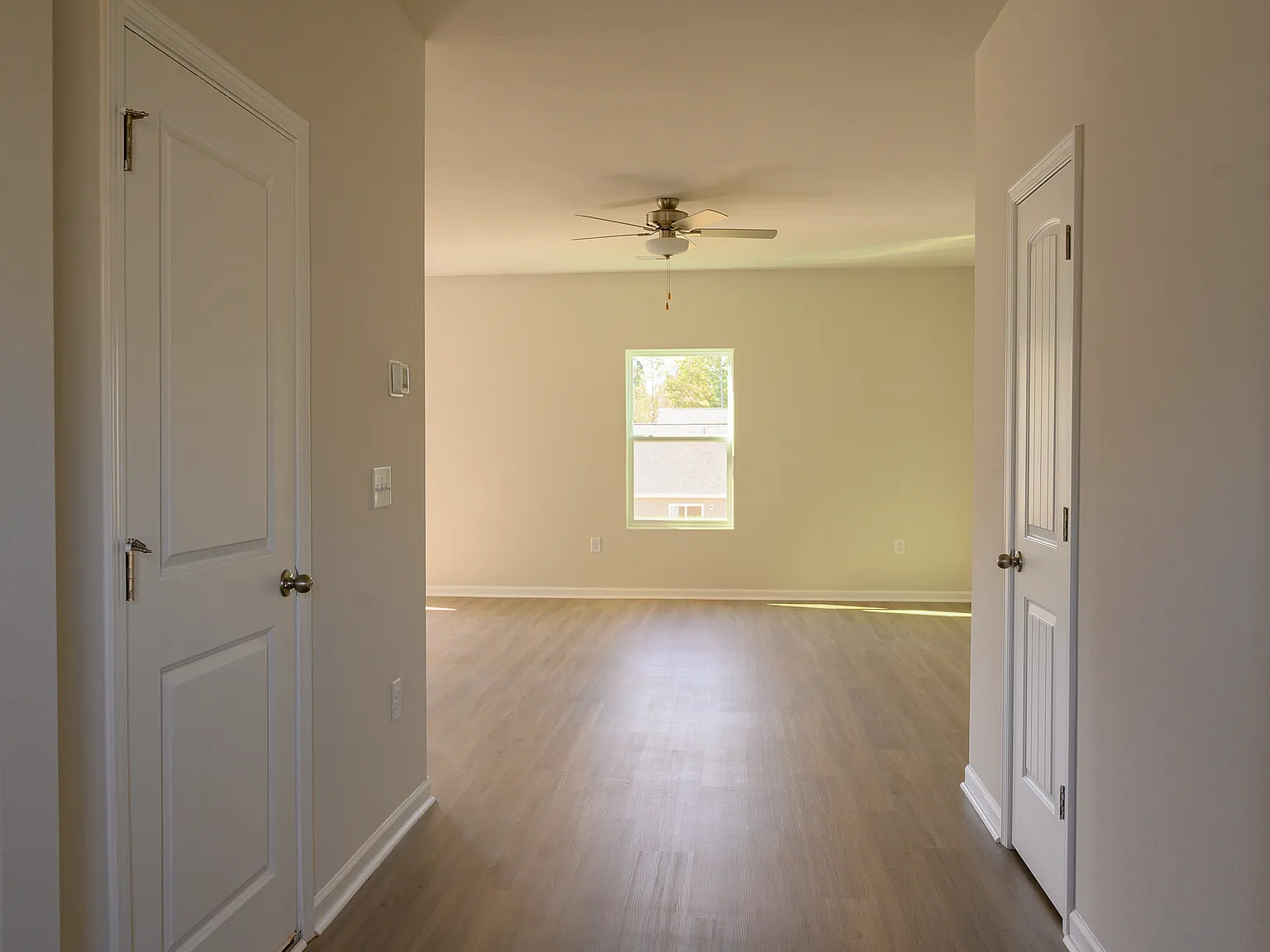4 bed, 2.5 bath, 1800 sqft, $2,700 — Photo 3