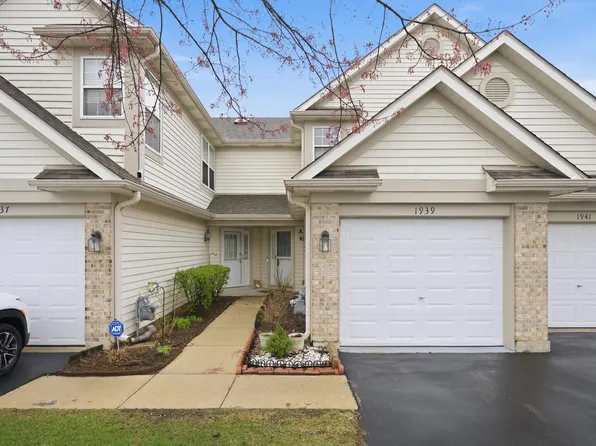 1939 Grove Ave, Schaumburg, IL 60193
