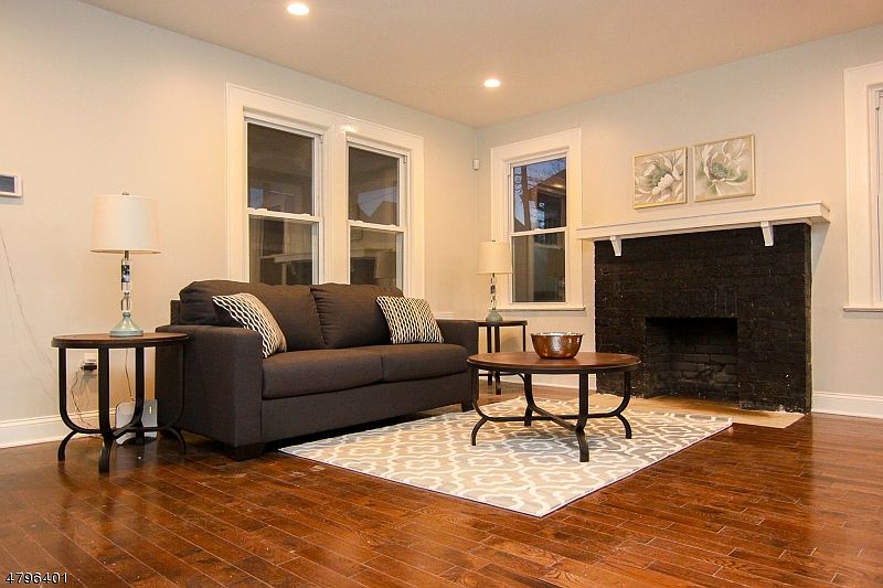 1st image of 121 Underwood St