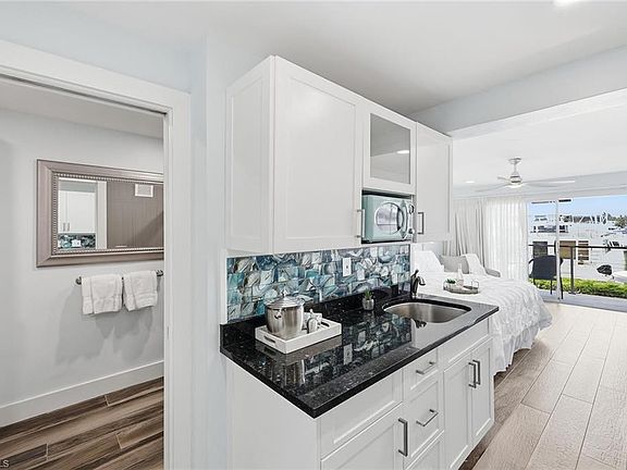 5th image of 900 Broad AVE S #125