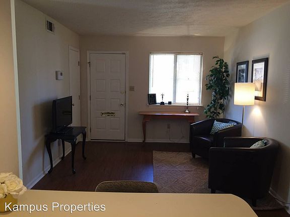 4th image of 402 Aylesford Pl APT 2