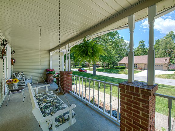 3rd image of 23 Woodstock Dr
