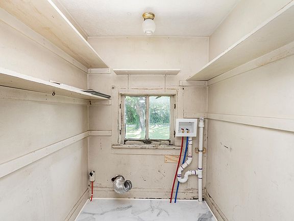 5th image of 489 N Charlotte Ave