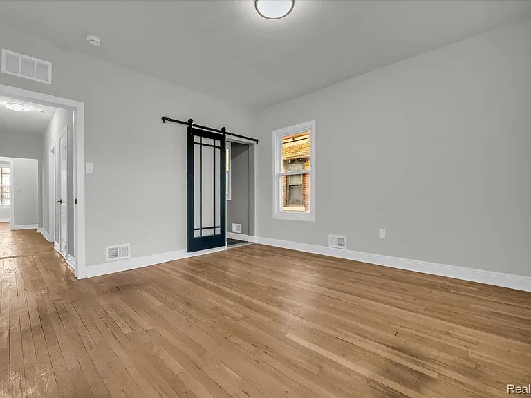 1502 Virginia Park St — Photo 14