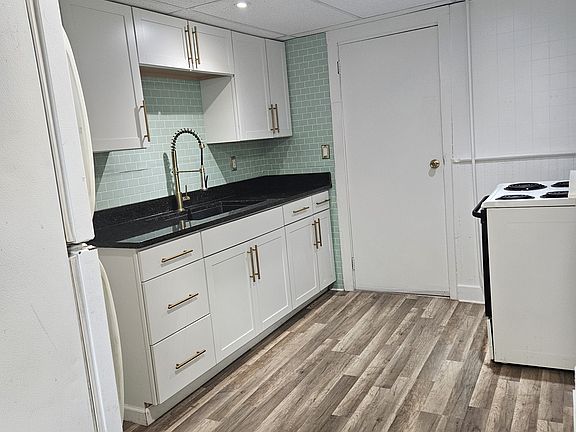 5th image of 154 E Main St #1