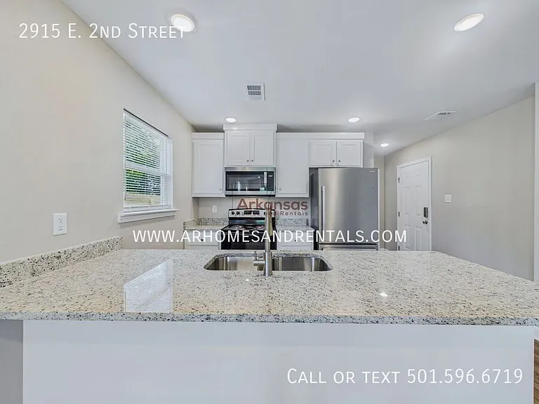 2915 E 2nd St — Photo 4