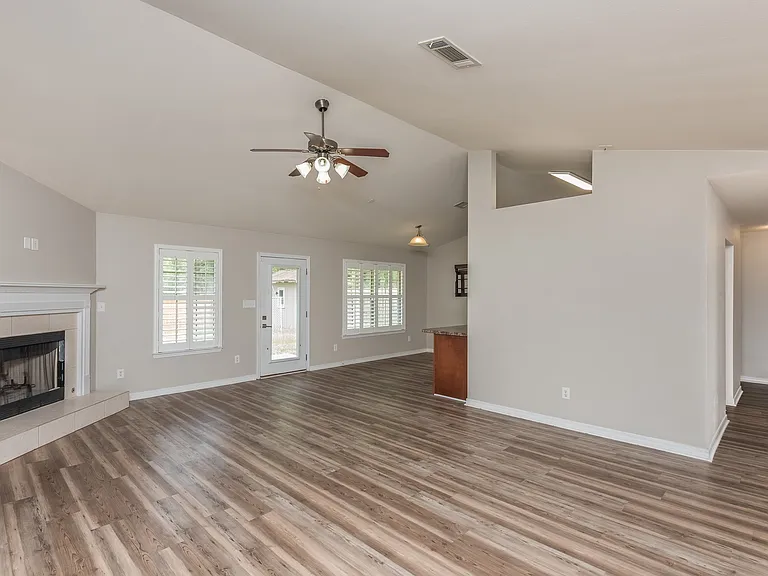 8770 Kennedy Dr — Photo 4