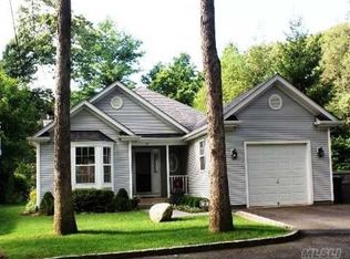 58 Tuscarora Dr, Centerport, NY 11721