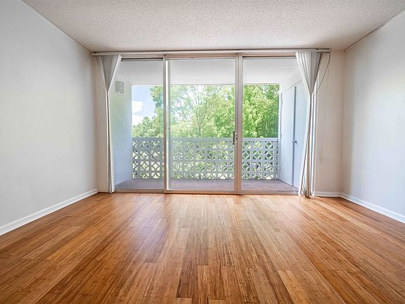 5th image of 3080 Walnut Grove Rd APT 306